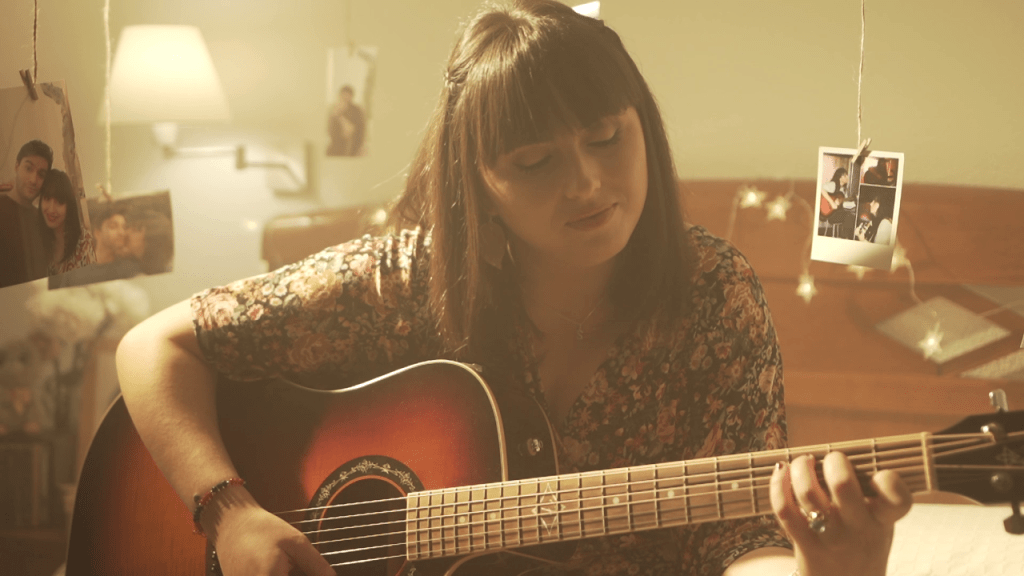 La emergente Silvia Menéndez lanza su primer single «Viaje a la&nbsp;luna»