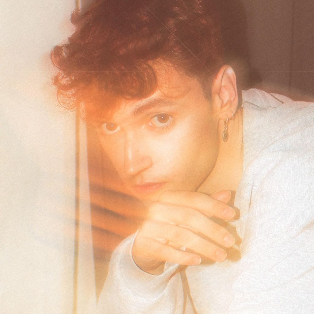 «Un Lugar Mejor» es lo último de Ale&nbsp;Vaez