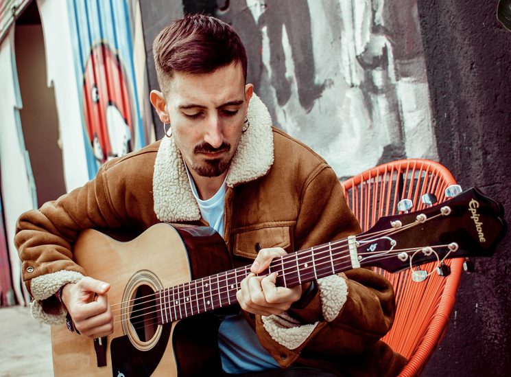 «Lo que me dejas dentro», carta de presentación del primer álbum de estudio de&nbsp;Emar