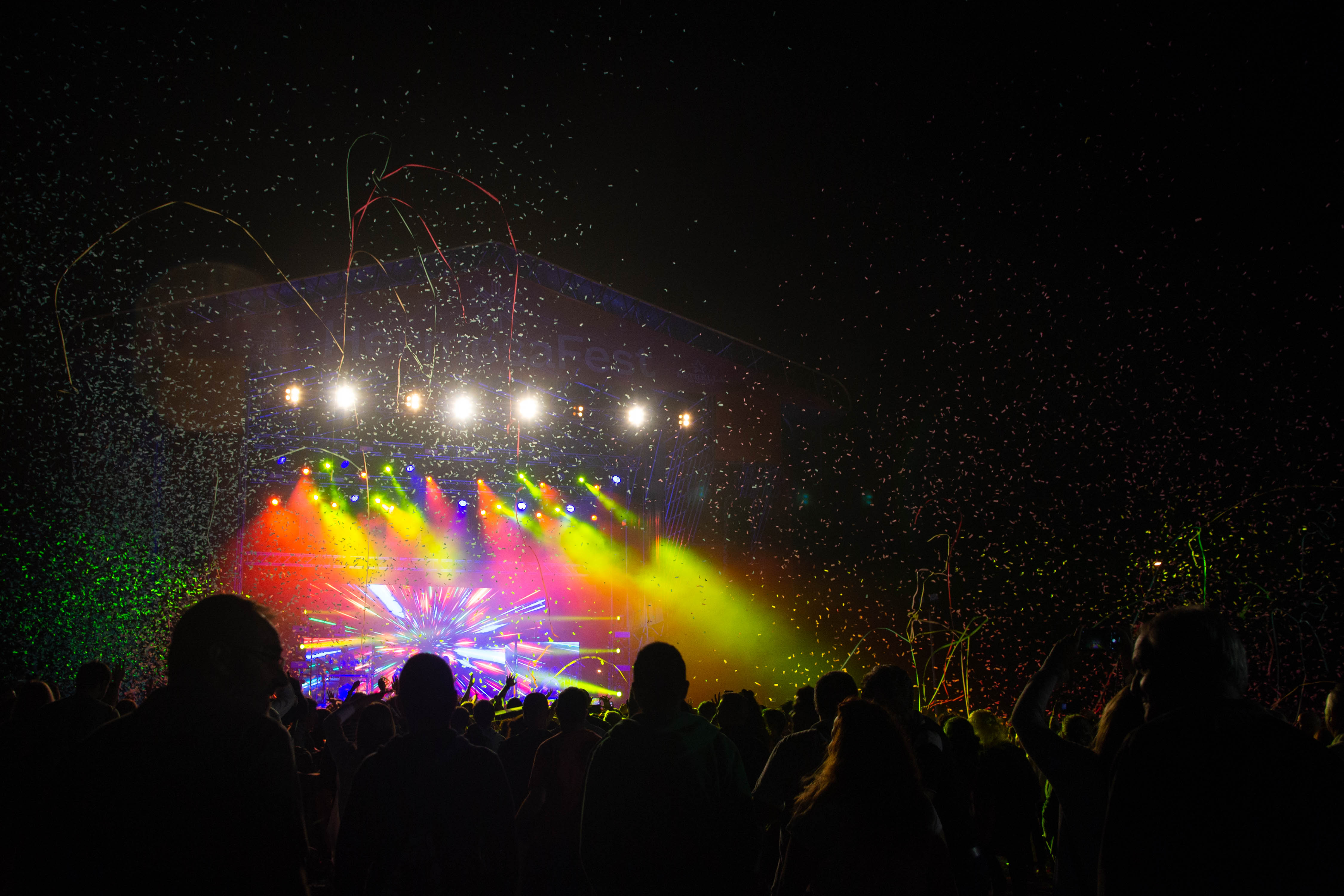 La Casa Azul y Varry Brava convierten La Manga en una pista de baile