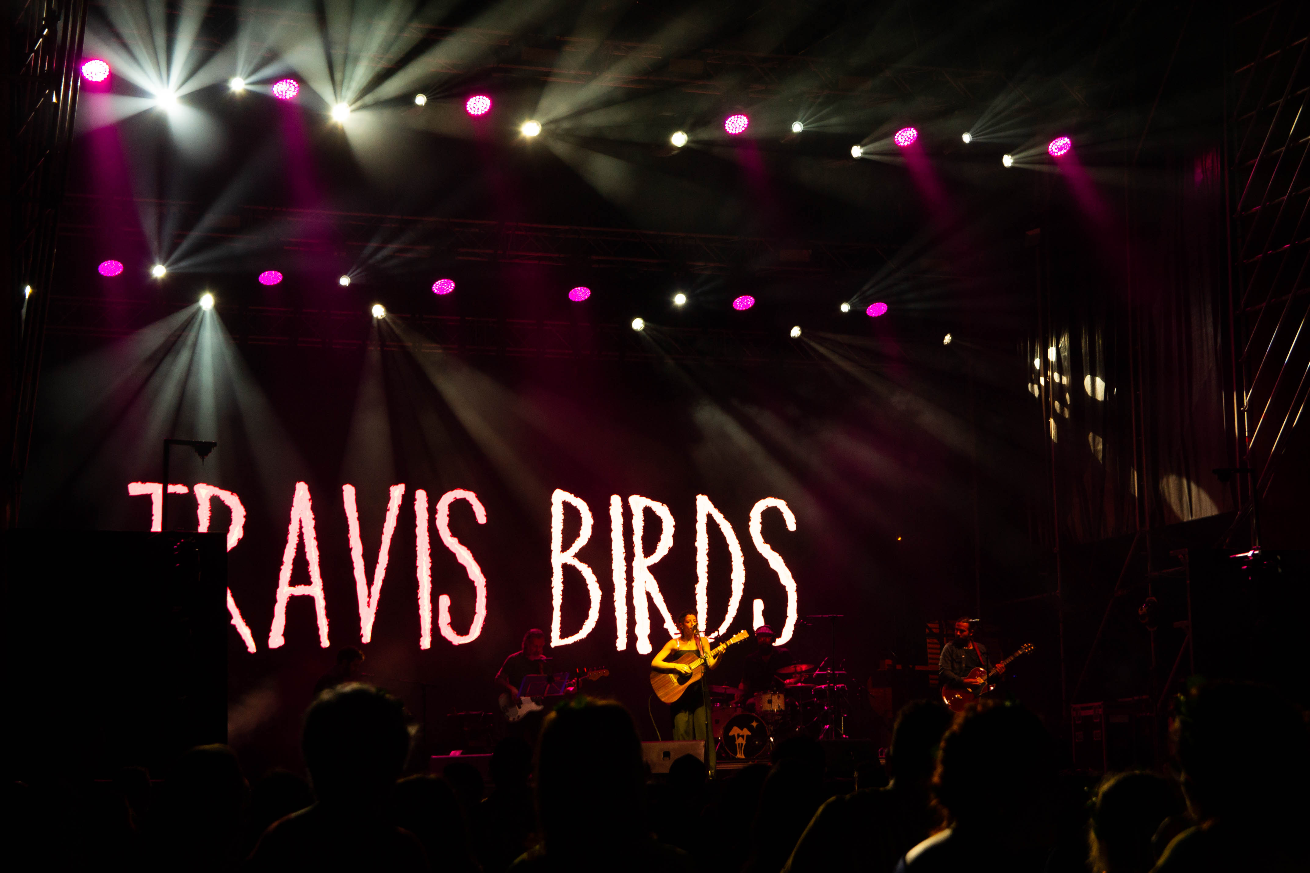 El carisma de Travis Birds ilumina la última jornada del Hermosa Fest